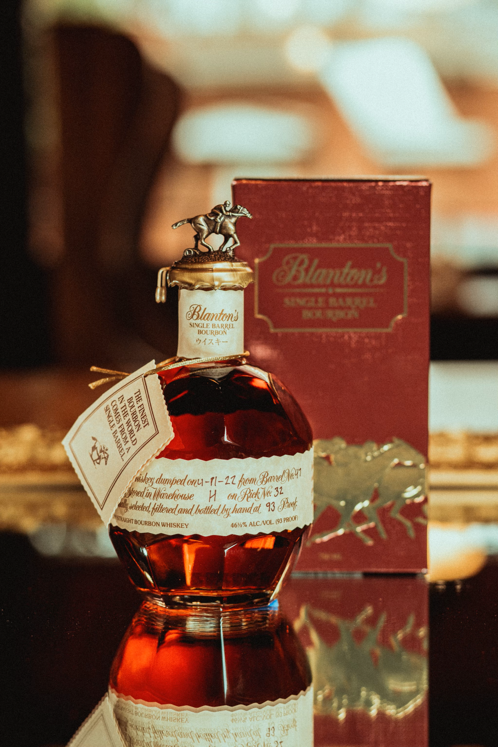 完璧すぎるが故三度も Blanton's Takara Red - $199 - Neat Bourbon Bar and Bottle Shop ウイスキー